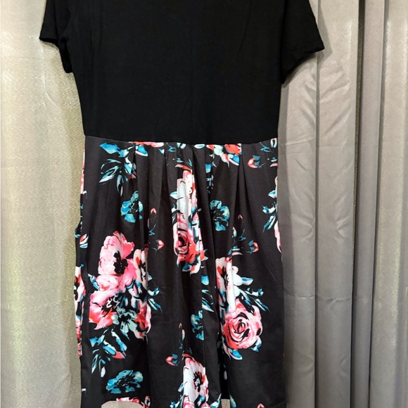 Black dress with floral skirt size large black floral excellent condition - Picture 2 of 8